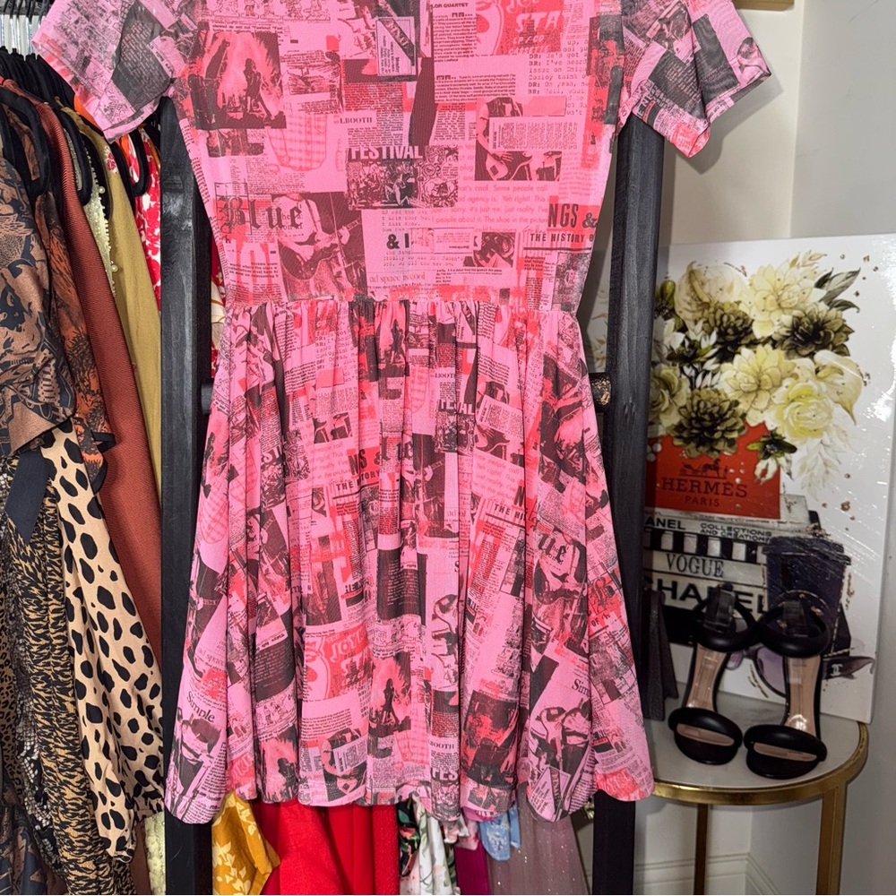 Urban Outfitters Pink Music Festival Print Newspaper Mini Dress Womens XS EUC - Picture 12 of 12